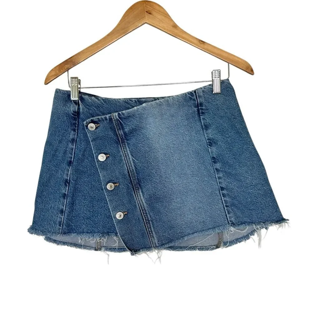 American Eagle low rise a-line asymmetrical denim Button-Front Mini Skirt size 4